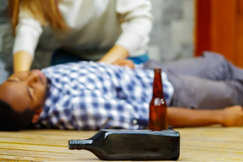 Мужчина отравился алкоголем
